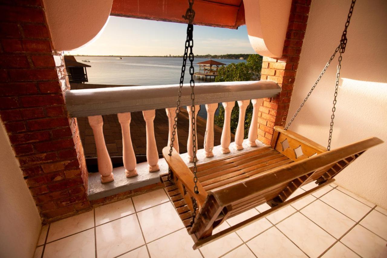 Sea Eye Hotel - Sunset Building Útila Esterno foto